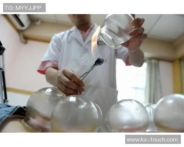 外国足球明星体验传统疗法拔火罐揭秘身体恢复与竞技状态提升的奥秘