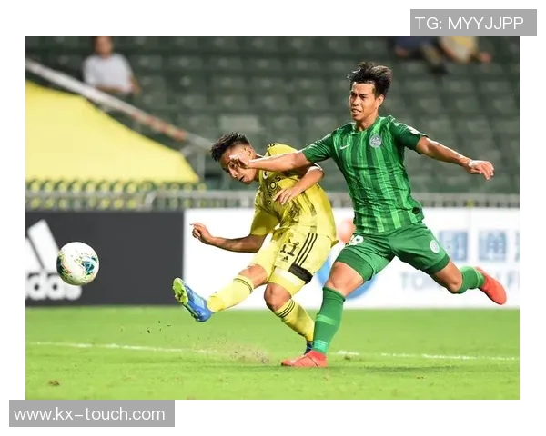 香港足球明星队黄子佼的成长历程与职业生涯回顾